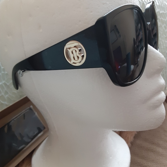 COPY - Black Burberry sunglasses - Picture 1 of 6
